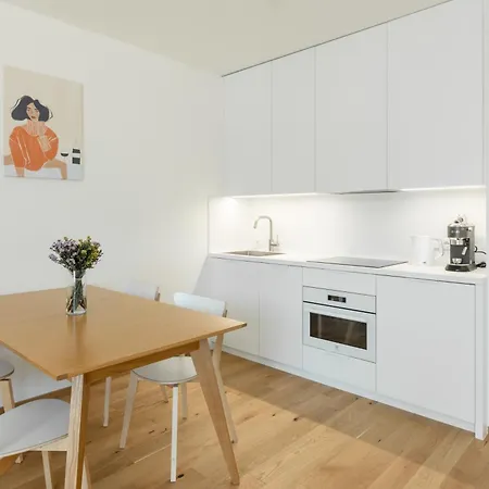 Contemporary With Garage Parking * 布拉格