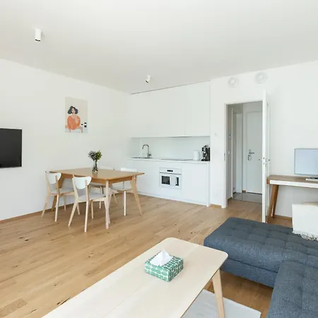 公寓 Contemporary With Garage Parking